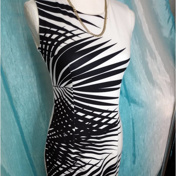 Sleeveless black & white sheath dress - Picture 6 of 8